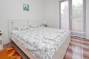 2 bedrooms, WiFi, bed sheets - Apartment Teljega A4 ground floor - with Terrace, 600m from the Beach (Baska)