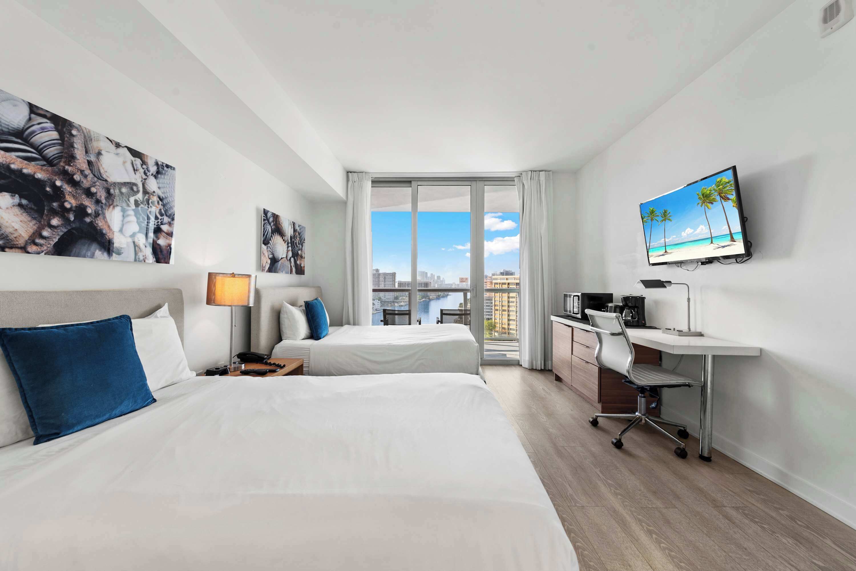 Skrivebord, strykejern/-brett, wi-fi og sengetøy