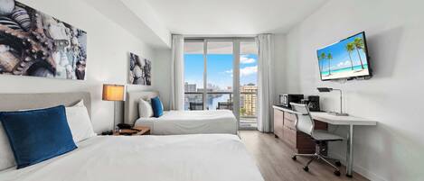 Skrivebord, strykejern/-brett, wi-fi og sengetøy