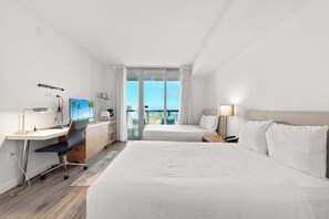 Skrivebord, strykejern/-brett, wi-fi og sengetøy