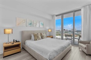 Iron/ironing board, travel cot, WiFi, bed sheets - Sunset Magic & Sea Breeze Living – Walkable to Waves (Hallandale Beach)