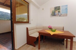 Dining - Apartment Petrica No.2 - with Balcony, located in the peaceful village of Jurandvor near Baska (Jurandvor)