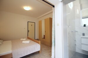 1 habitación, wifi y ropa de cama