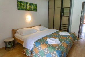 2 bedrooms, WiFi, bed sheets - Apartment Petrica No.3 - with Balcony, located in the peaceful village of Jurandvor near Baska (Jurandvor)