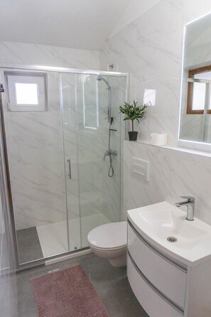 Shower, towels