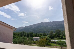 Property grounds - Apartment Petrica No.3 - with Balcony, located in the peaceful village of Jurandvor near Baska (Jurandvor)