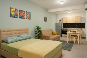 Smart TV, books, stereo