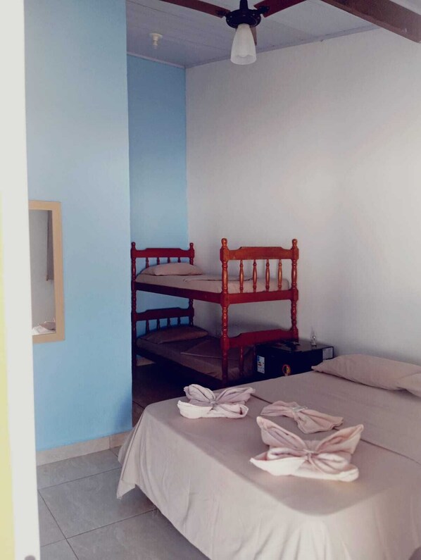 Classic-Vierbettzimmer, Bergblick | Kostenloses WLAN