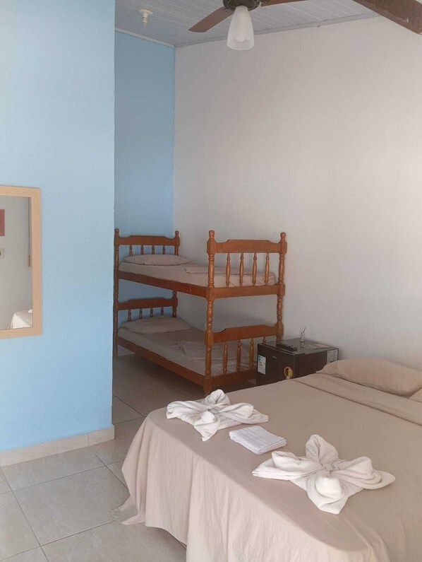 Classic Quadruple Room, Mountain View