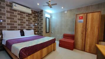 Deluxe Room | Desk, WiFi (free)