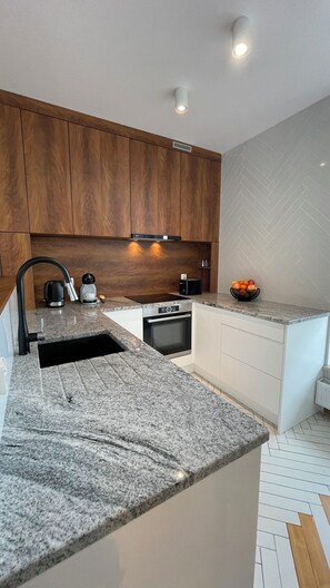 Mikrowelle, Ofen, Herdplatte, Geschirrspüler