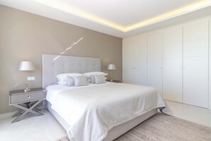 3 chambres, fer et planche à repasser, Wi-Fi, draps fournis