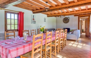 Dining - La Charmille (12 people) (Saint-Étienne-l'Allier)