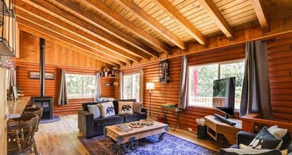 Charming 2-bedroom cabin in Sonora with WiFi and AC
With private lake