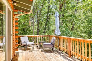 Terrace/patio - Charming 2-bedroom cabin in Sonora with WiFi and AC
With private  lake 
 (Sonora)