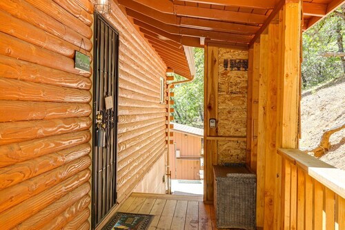 Charming 2-bedroom cabin in Sonora with WiFi and AC
With private  lake 
