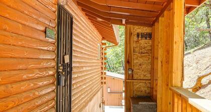 Charming 2-bedroom cabin in Sonora with WiFi and AC
With private lake