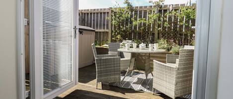 屋外ダイニングエリア