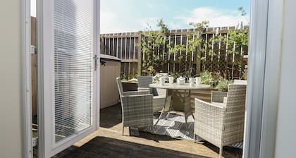 5 Ashcroft Mews
