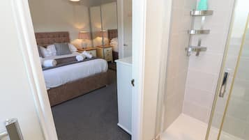 3 bedrooms, individually decorated, individually furnished, free WiFi