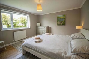 4 bedrooms, desk, iron/ironing board, WiFi