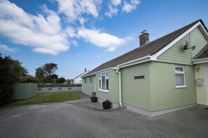 Exterior - Spacious Home Near Porthtowan Beach (Porthtowan)