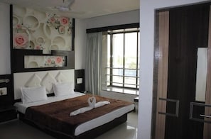 Free WiFi - Hotel Saffron (Chikhli)