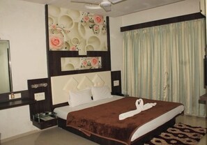 Free WiFi - Hotel Saffron (Chikhli)