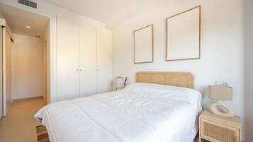 1 slaapkamer, een strijkplank/strijkijzer, wifi, beddengoed