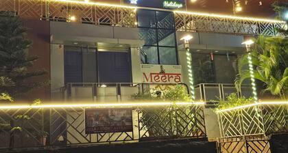 Meera's NB & DB 1 - bedroom apartment with WiFi and AC in picturesque Panchgani