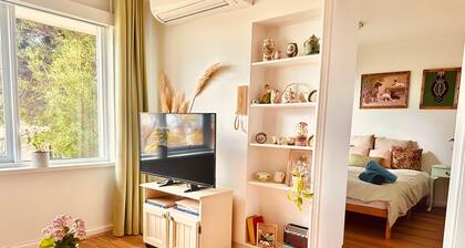 St Kilda Melbourne Cottage hotspot with Car Park