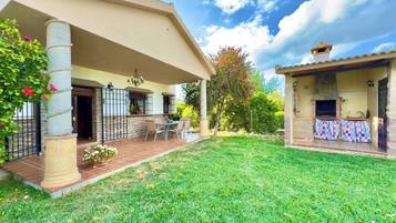 House, 3 Bedrooms, Private Pool, Garden View | Tempat makan luar