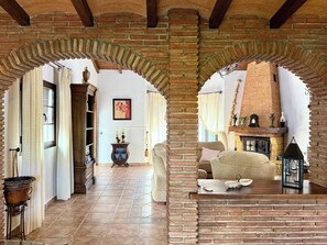 บ้านพัก, 3 ห้องนอน, สระว่ายน้ำส่วนตัว, วิวสวน | ห้องนั่งเล่น