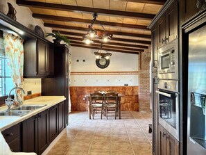 Rumah, 3 kamar tidur, kolam renang pribadi, pemandangan kebun | Interior