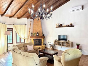 Maison, 3 chambres, piscine privée, vue jardin | Salle de séjour