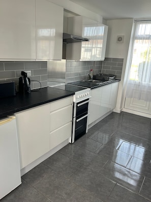 Casa, 2 habitaciones, patio, vista al jardín | Interior