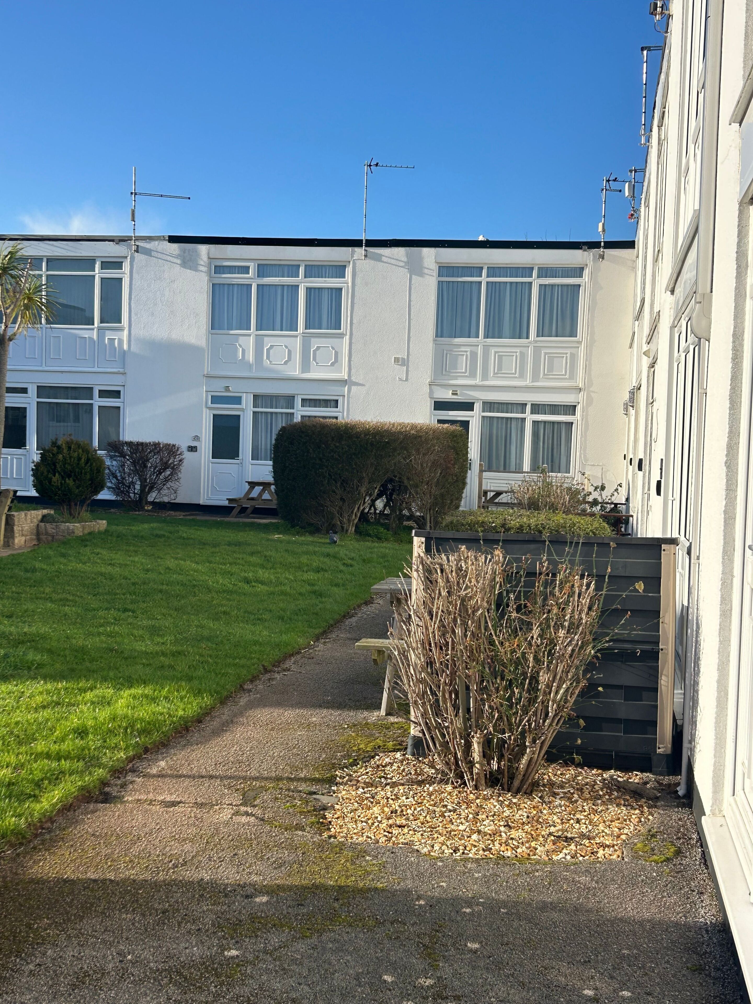 Casa, 2 quartos, varanda, vista para o jardim | Fachada