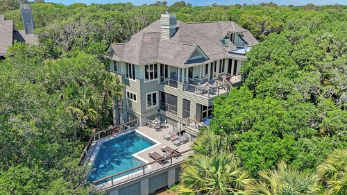 Oceanfront, private boardwalk and pool