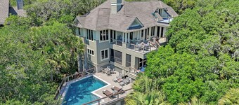 Oceanfront, private boardwalk and pool