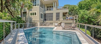 Oceanfront, private boardwalk and pool