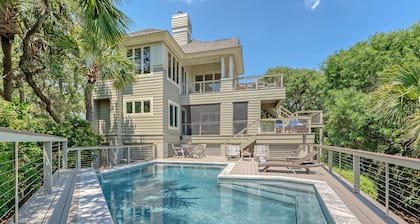 Oceanfront, private boardwalk and pool