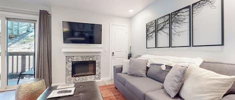 Smart TV, fireplace