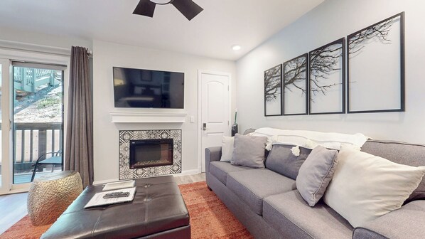 Smart TV, fireplace