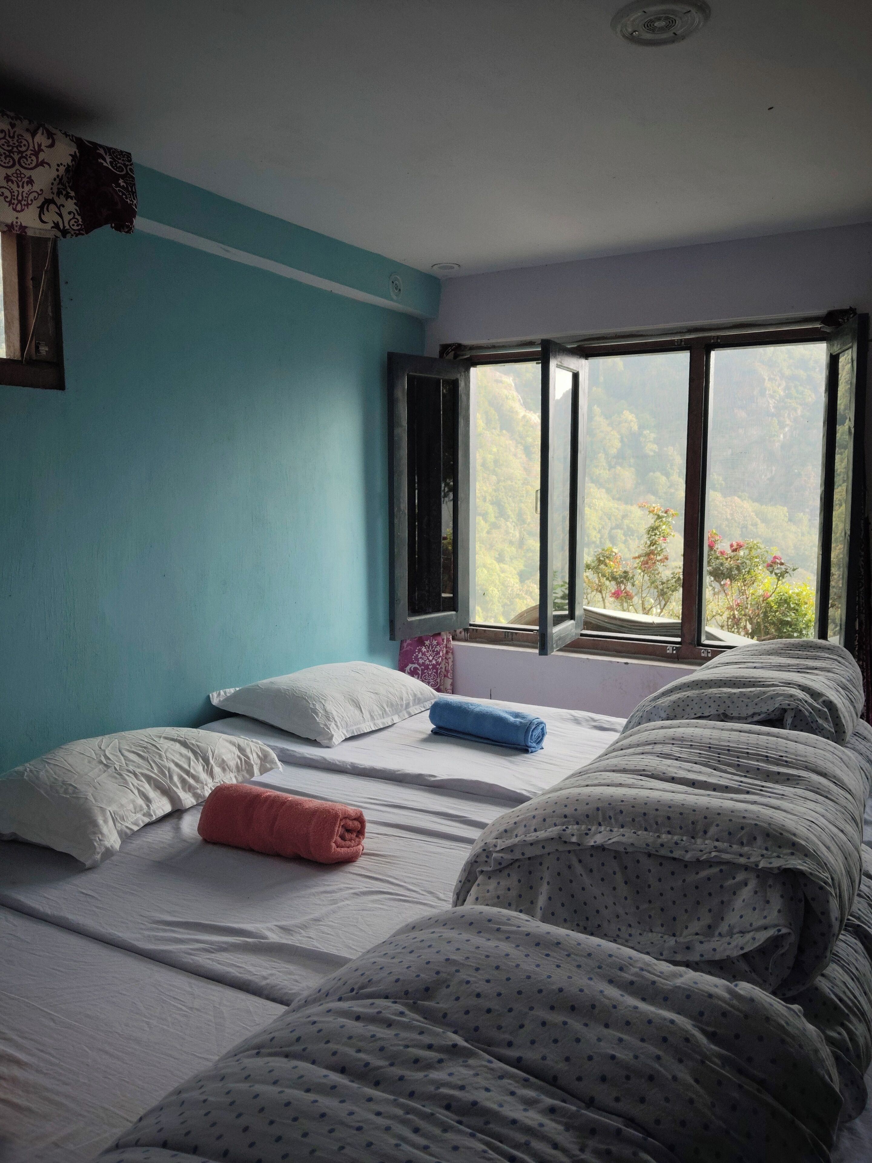 Habitación doble Confort, vista a la montaña | Escritorio y espacio para trabajar con laptop 