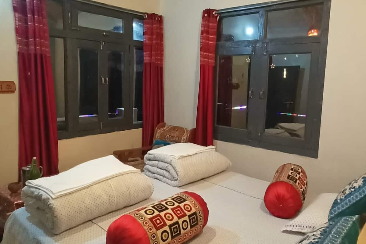 Comfort Double Room, Mountain View | Desk, laptop workspace, iron/ironing board, rollaway beds