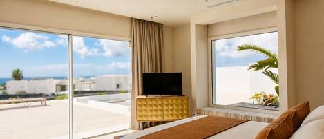 4 bedrooms, blackout curtains, iron/ironing board, free WiFi