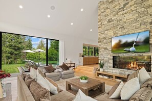 تلفزيون ذكي، مدفأة، ألعاب فيديو، تنس طاولة