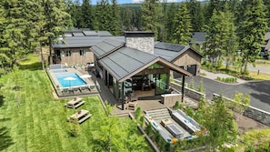 Exterior - Heated Pool + Spa + Golf Sim — 5 Star Luxury Suncadia Compound (Cle Elum)