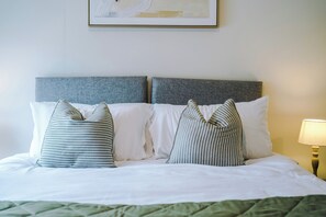 3 chambres, fer et planche à repasser, Wi-Fi, draps fournis
