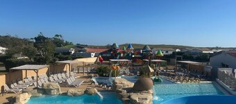 3-bedroom mobile home 50 m from the beach, indoor and outdoor swimming pools